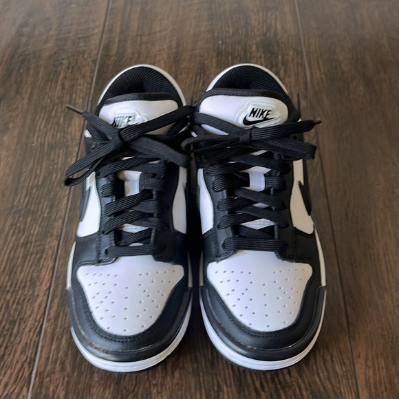 NWT NIKE Panda Dunks Twist! - Picture 5 of 11